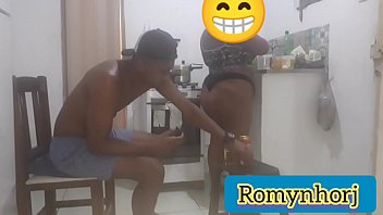 Preview 1 of At Burkalifa - NA CASA DA MINHA NAMORADA ELA FAZENDO O JANTAR EU QUERENDO COMER A SOBREMESA PRIMEIRO,  FUI PARAR NA CAMA DELA EM SEGUIDA /VIDEO COMPLETO NO RED/ BASTIDORES DO ROMYNHORJ
