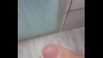 Preview 2 of Belladonna Lesbian Scenes - Jovem Dotado sexy batendo uma no Banheiro
