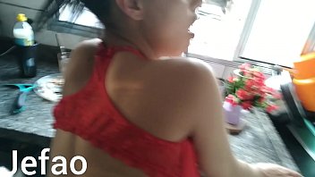 Preview 4 of Melis Birkan Zencil - Brincadeira de casal acaba em uma foda na cozinha e gozada na xana