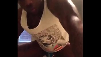 Preview 4 of Men Mastrubating On Beach - Young bubble booty that&rsquo_ll turn a straight or DL out
