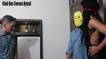 Preview 1 of Douther Sex Mom - Fazendo as vontades da minha  mulher,  deixei massagista passar a rola nela. ( Completo no Xvideos Red )