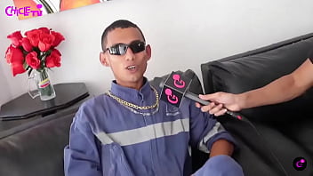 Preview 1 of Apetube Ngentot Dalam Air - el tatuador le tatuo la oreja a lo rasta y lo perjudico.