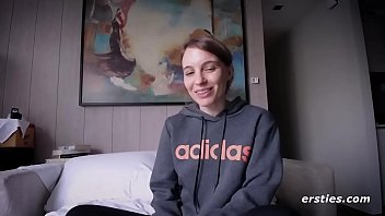 Preview 3 of Fake Xxxshotmy - Holly &amp_ Julia wagen ein sexy Skype-Experiment