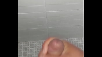 Preview 2 of Foto Amateur - Big cock in the bath
