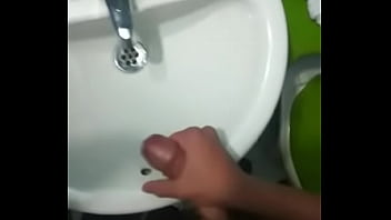 Preview 1 of Wonder Woman In Porno - Chico se la jala para mi y saca mucha leche