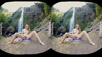 Preview 2 of 18to19 Com - Yanks VR Verronica&#039_s Favorite Vibrator