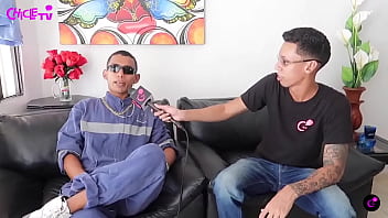Preview 2 of Lamu Sex Porn - llega a fumigar a muchas casas diariamente y ve como pasan trabajo las muchachas.