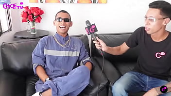 Preview 1 of Lamu Sex Porn - llega a fumigar a muchas casas diariamente y ve como pasan trabajo las muchachas.
