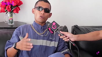 Preview 4 of Lamu Sex Porn - llega a fumigar a muchas casas diariamente y ve como pasan trabajo las muchachas.
