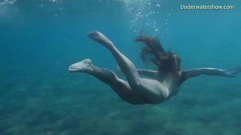 Preview 2 of Drunk Mom Pussy Lick - Underwatershow erotic young models in water