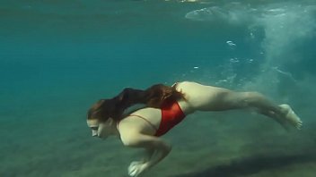 Preview 1 of Drunk Mom Pussy Lick - Underwatershow erotic young models in water