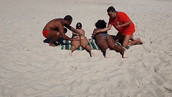 Preview 3 of Japanese Xvideo Com - Encontramos duas bundudas na praia (Dayane Black - Paty Bumbum - Nego Catra - El Toro De Oro ( completo no Red )