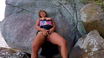 Preview 2 of Madandon Roh - FUDENDO NA PRAIA COM CARAS QUE MEU CORNINHO ESCOLHEU -  ELE ADORA VER COMO SUA MULHER &Eacute_ PUTA! - ASSISTA AT&Eacute_ O FINAL PARA DESCOBRIR UMA NOVIDADE COM GRAZY SAPECA!!!