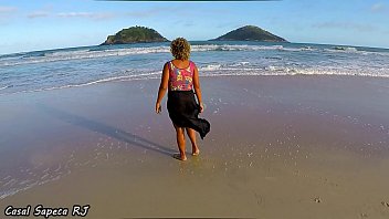 Preview 1 of Madandon Roh - FUDENDO NA PRAIA COM CARAS QUE MEU CORNINHO ESCOLHEU -  ELE ADORA VER COMO SUA MULHER &Eacute_ PUTA! - ASSISTA AT&Eacute_ O FINAL PARA DESCOBRIR UMA NOVIDADE COM GRAZY SAPECA!!!