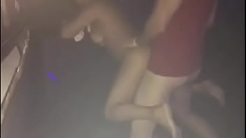 Preview 3 of Tatch On Bus - Esposa putinha na BALADA LIBERAL,  transando no camarote com novinho. Depois foi pegar uma bebida no bar outro amigo pegou ela apoiada no balc&atilde_o do bar. Cornodapimenta filmando tudo.