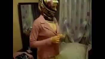 Preview 3 of Busty Milf Doctor Groped - بنت تركية بتخلع الاندر و السنتيان و صاحبها بيظبطها http://exe.io/qFJSK