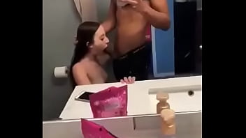 Preview 1 of Women Removing Hair From Vagina - Mi hermanastra me da la mejor mamada de mi vida