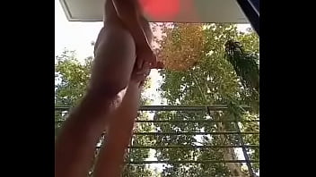 Preview 4 of Rokettube - Me masturbo desnudo en mi balc&oacute_n