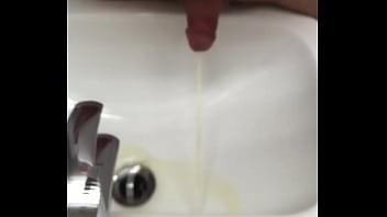 Preview 2 of Dialoghi Hindi - Ray Mee had a quick piss