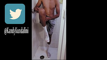 Preview 2 of Bangladeshi Bogra Sherpur - Se orina en los shorts despues de entrenar/ He is peesing his shorts after training.