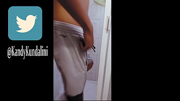 Preview 1 of Bangladeshi Bogra Sherpur - Se orina en los shorts despues de entrenar/ He is peesing his shorts after training.