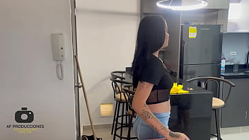 Preview 1 of Xxx Horsham - Sirvienta latina pide sexo duro mientras hace limpieza en mi polla.