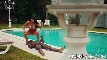 Preview 3 of Abella Danger Kichen Porn - MARISKAX Valentina Ricci ass fucked by the pool guy