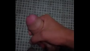 Preview 1 of Vudes Xxx - se masturba en el ba&ntilde_o.
