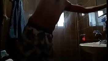 Preview 2 of Bhojpuri Rajwap - Chico se desnuda en la ducha