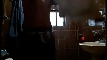 Preview 1 of Bhojpuri Rajwap - Chico se desnuda en la ducha