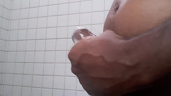 Preview 4 of Women Wanking Boys - ponheta gostosa no banho