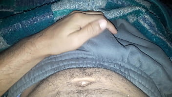 Preview 1 of Movesse Com - Victor16974 acordando de pau duro