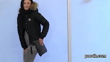 Preview 1 of Xxxwwwob - Fantastic centerfold gets her soft snatch entire of warm pee and squirts