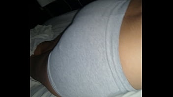 Preview 1 of Negra Gritona Endiscoteca - Me masturbo a lado de mi cu&ntilde_ada