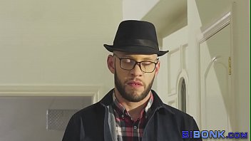 Preview 1 of Hotel Orgy Bbc - Bisex guys spitroasting slut