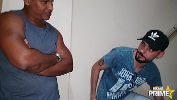 Preview 1 of Xxx Sezy Video Sanny Lowen - Vizinha Gostosa Monique Lopes assediada na Escada Por Vizinhos Pirocudos ,  Alex Lima ,  e Perseu