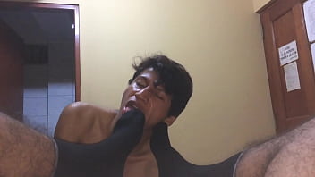Preview 2 of Hot Mom Sister And Son Sex Video - JULIAN lame mis calcetines - Parte 5