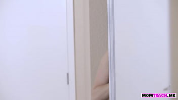 Preview 2 of Fucking Vdo - MILF teaches how to finger her mature pussy properly