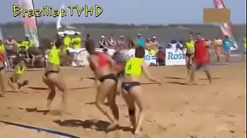 Preview 3 of Br Zzers Porn - Nalgonas jugando balonmano