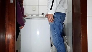 Preview 1 of Maria Alexandroy - Pagando o Conserto da Maquina de lavar com boquete e anal ( Parte1)
