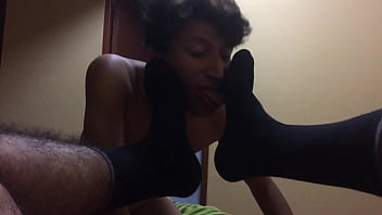 Preview 3 of Porn Jepan Ketahuan Selingkuh - JULIAN lame mis calcetines - Parte 4