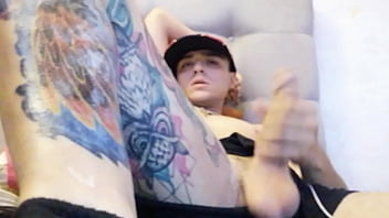 Preview 2 of Xxx Vdeo Hdfl - Chavito tatuado y dotado