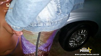 Preview 4 of Xxx Bf Xekshi - Duas Safadas entrando na pica de estranhos em Gangbang no meio do mato