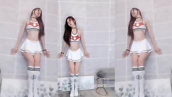Preview 2 of Bokep Memek Tante Bohay - 虎牙女主播 盛鸽有鱼er 齐B小短裙 电臀福利热舞