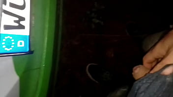 Preview 1 of School Girls 15yes Pron - Andy pisst an ein Auto