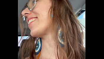 Preview 1 of Mom For Son Grades - Mamei ele at&eacute_ tomar leitinho durante uma longa viagem l No Carro
