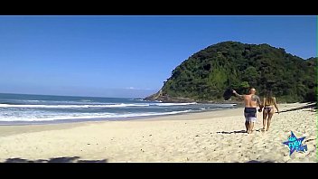 Preview 1 of Blue Films Mom And Son - Mike leva a namorada na praia e a putinha fode com um estranho no carro e ainda bate uma punheta para outro ! TRAILER