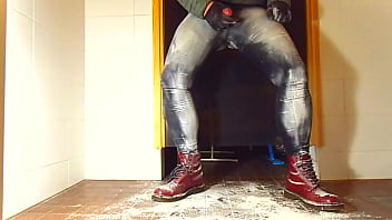 Preview 1 of Www Jizz X - Messy wet fun with very tight jeans
