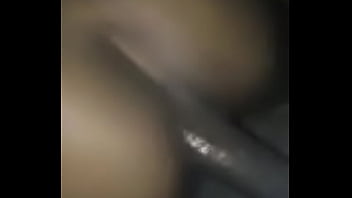 Preview 4 of Skn And Mom - Elle jongle avec la bite de mon comme un jouet