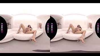 Preview 4 of School Cute Garl Sex - 4K VR Canela Skin actriz porno colombiana se masturba hasta correrse a chorros en realidad virtual | latina
